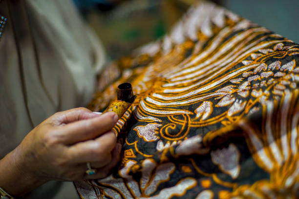 Sejarah Batik Cap di Indonesia dan Cara Pembuatannya istockphoto 962823532 612x612 1