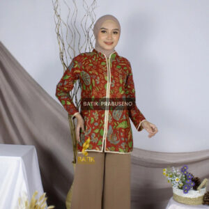 Inspirasi Batik Wanita 17 Agustus untuk Hari Kemerdekaan Blouse Batik Merah Putih untuk Tampilan Rapi