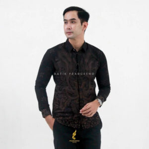 10 Kemeja Batik Wisuda Pria yang Cocok Dipakai Kemeja Batik Wisuda Pria yang Cocok Dipakai