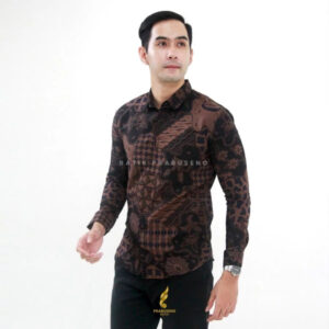 10 Kemeja Batik Wisuda Pria yang Cocok Dipakai Kemeja Batik Wisuda Pria yang Cocok Dipakai