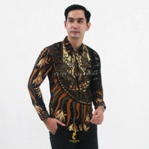10 Kemeja Batik Wisuda Pria yang Cocok Dipakai Kemeja Batik Wisuda Pria yang Cocok Dipakai