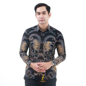 10 Kemeja Batik Wisuda Pria yang Cocok Dipakai Kemeja Batik Wisuda Pria yang Cocok Dipakai