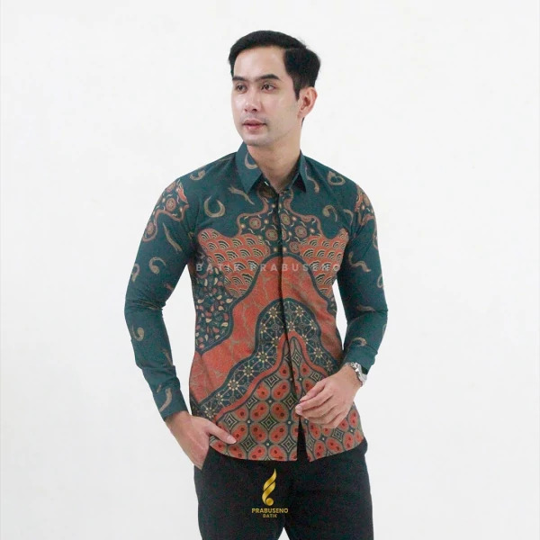 Kemeja Batik Wisuda Pria yang Cocok Dipakai