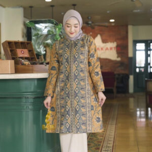 OOTD Batik Wanita dengan Celana dan Rok yang Stylish OOTD Batik Wanita dengan Celana dan Rok yang Stylish