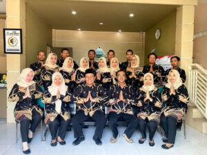 Model Batik Kantor untuk Pegawai Pria dan Wanita